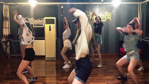 抖音舞蹈视频,跟随热门舞蹈视频,一起舞动青春风采